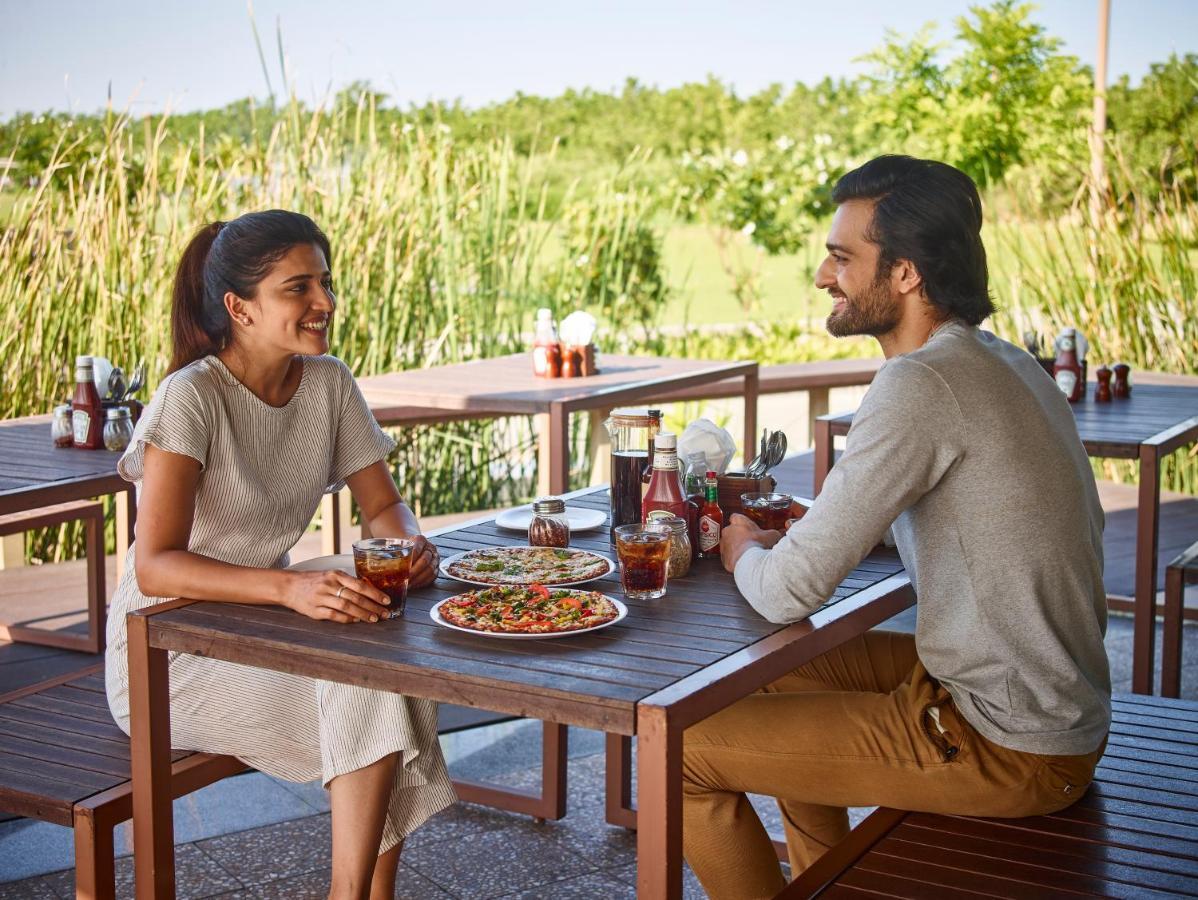 Life At Repose- Lake Villas Resort & Club Chor Warodra 外观 照片