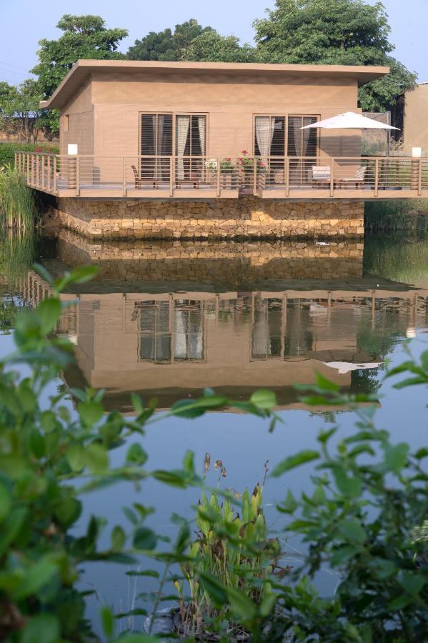 Life At Repose- Lake Villas Resort & Club Chor Warodra 外观 照片