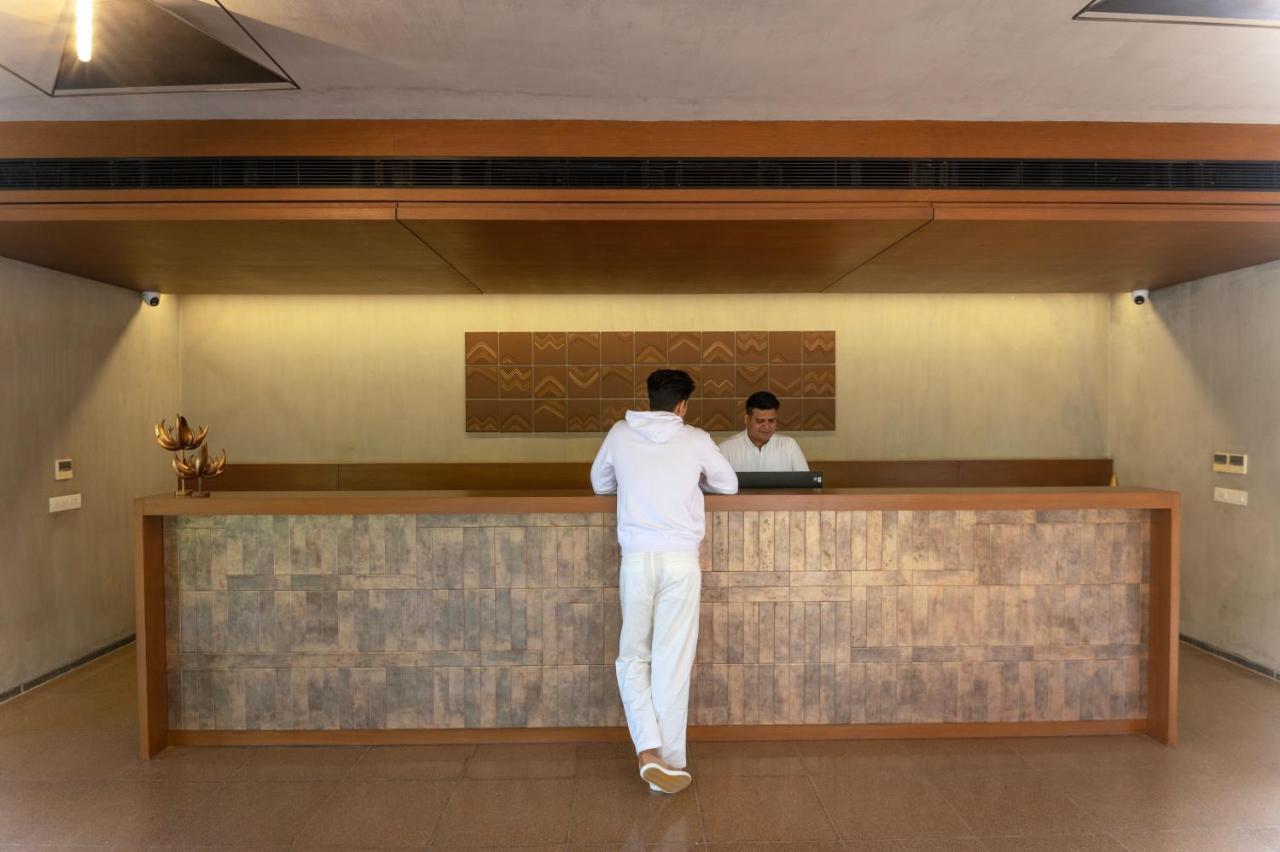 Life At Repose- Lake Villas Resort & Club Chor Warodra 外观 照片