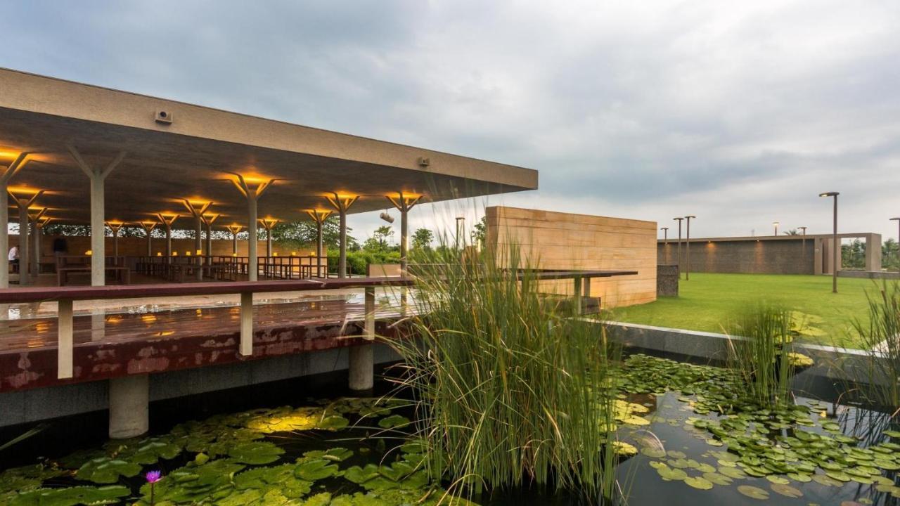 Life At Repose- Lake Villas Resort & Club Chor Warodra 外观 照片