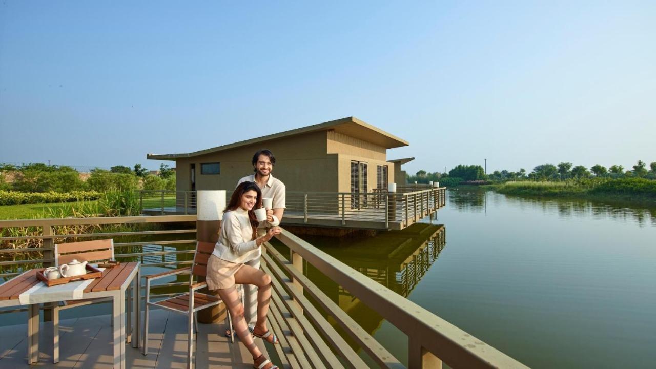 Life At Repose- Lake Villas Resort & Club Chor Warodra 外观 照片