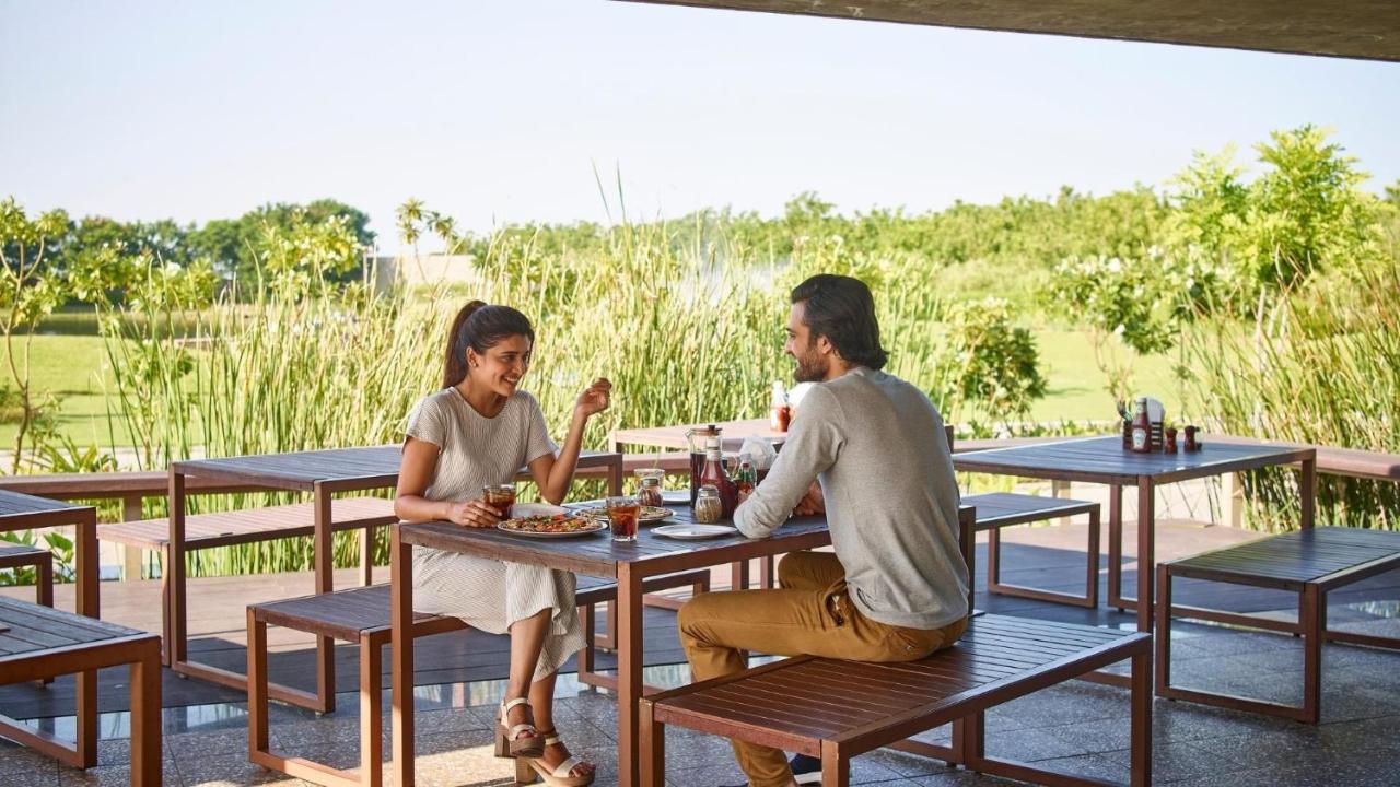 Life At Repose- Lake Villas Resort & Club Chor Warodra 外观 照片